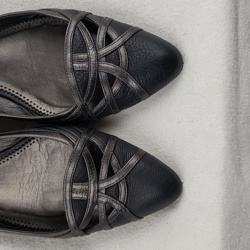 J Vincent Black & Gray Pointed Toe flats 8M